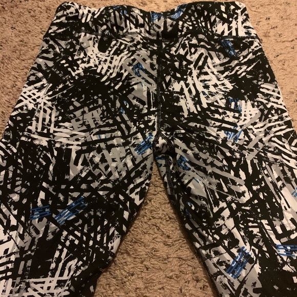 Work out capris 💙 - Picture 2 of 5